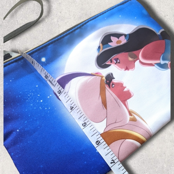 Disney Aladdin makeup travel bag new with tags - Picture 3 of 4